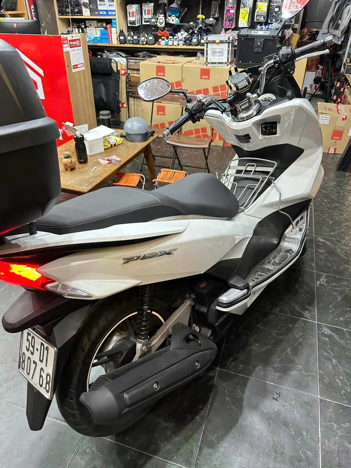 PCX TRẮNG / XE CÔNG TY *