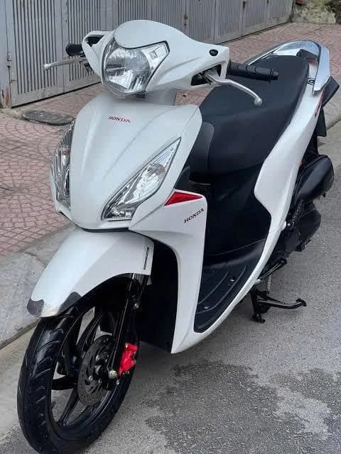 HONDA VISION TRẮNG